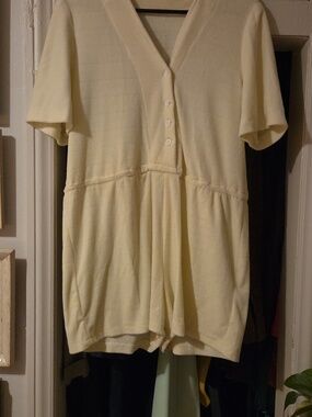 70s Classic V-Neck Short Sleeve Romper in Pale Yellow